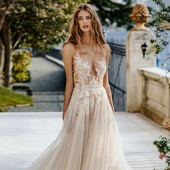 Berta Muse Ivone Wedding Gown - Picture 7 of 12